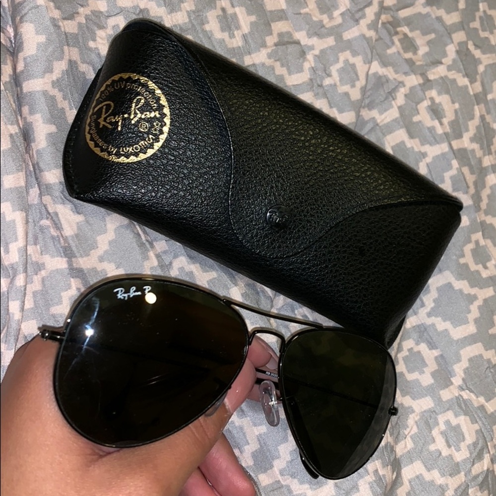 ray bans - black large aviator, case included